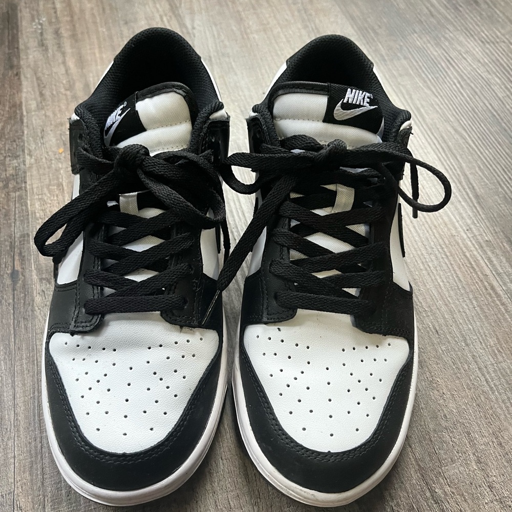 Nike Women’s Black and White Sneakers